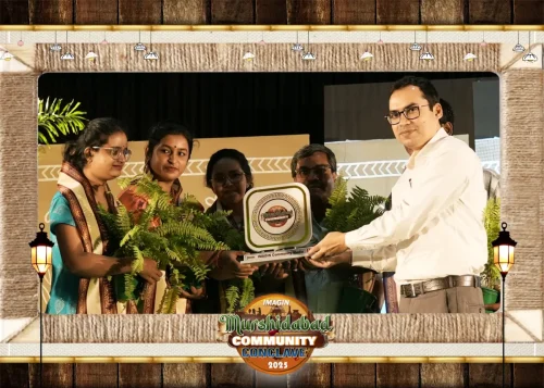 From the stage of Murshidabad Community Conclave 2025.  District Magistrate Murshidabad, Shri Rajarshi Mitra-IAS , handed over the memento and encouraged the team to continue their remarkable journey of service.